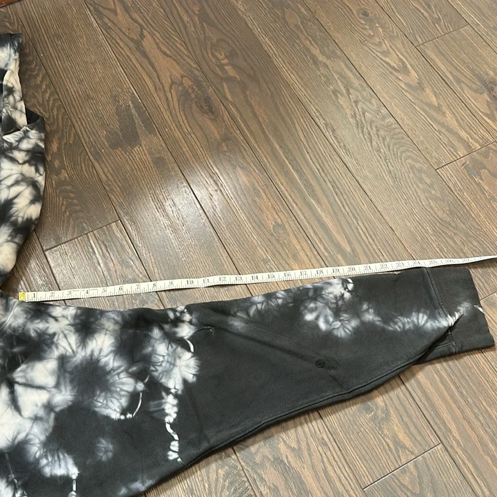 Lululemon scuba jogger - *does have hole* - Picture 6 of 6